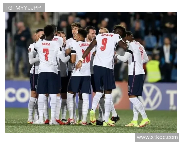 武汉足球队在世界杯预选赛中以74分稳居积分榜首位，展现强劲实力